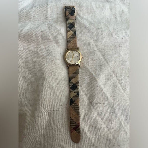 Burberry Gold Watch - Picture 1 of 4
